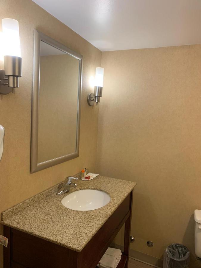 Ramada By Wyndham Niagara Falls/Fallsview Dış mekan fotoğraf