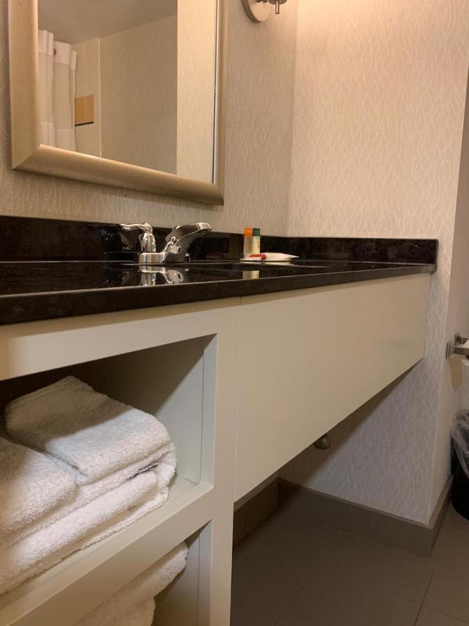 Ramada By Wyndham Niagara Falls/Fallsview Dış mekan fotoğraf