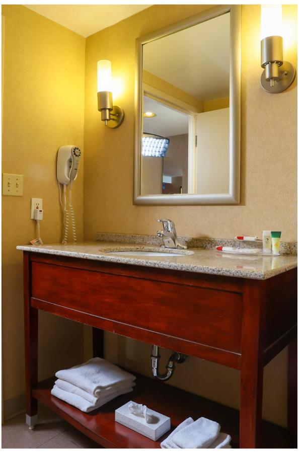 Ramada By Wyndham Niagara Falls/Fallsview Dış mekan fotoğraf