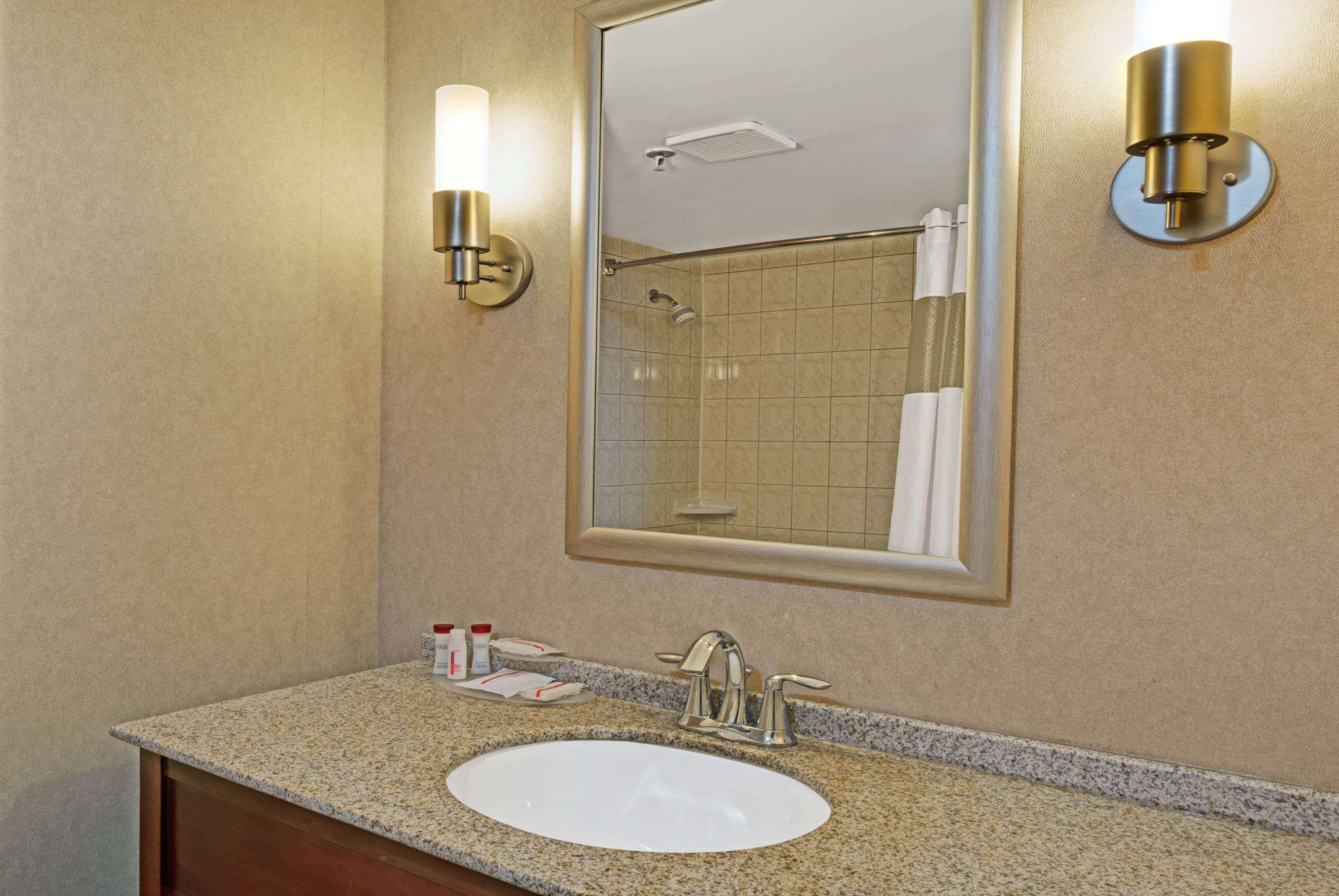 Ramada By Wyndham Niagara Falls/Fallsview Dış mekan fotoğraf