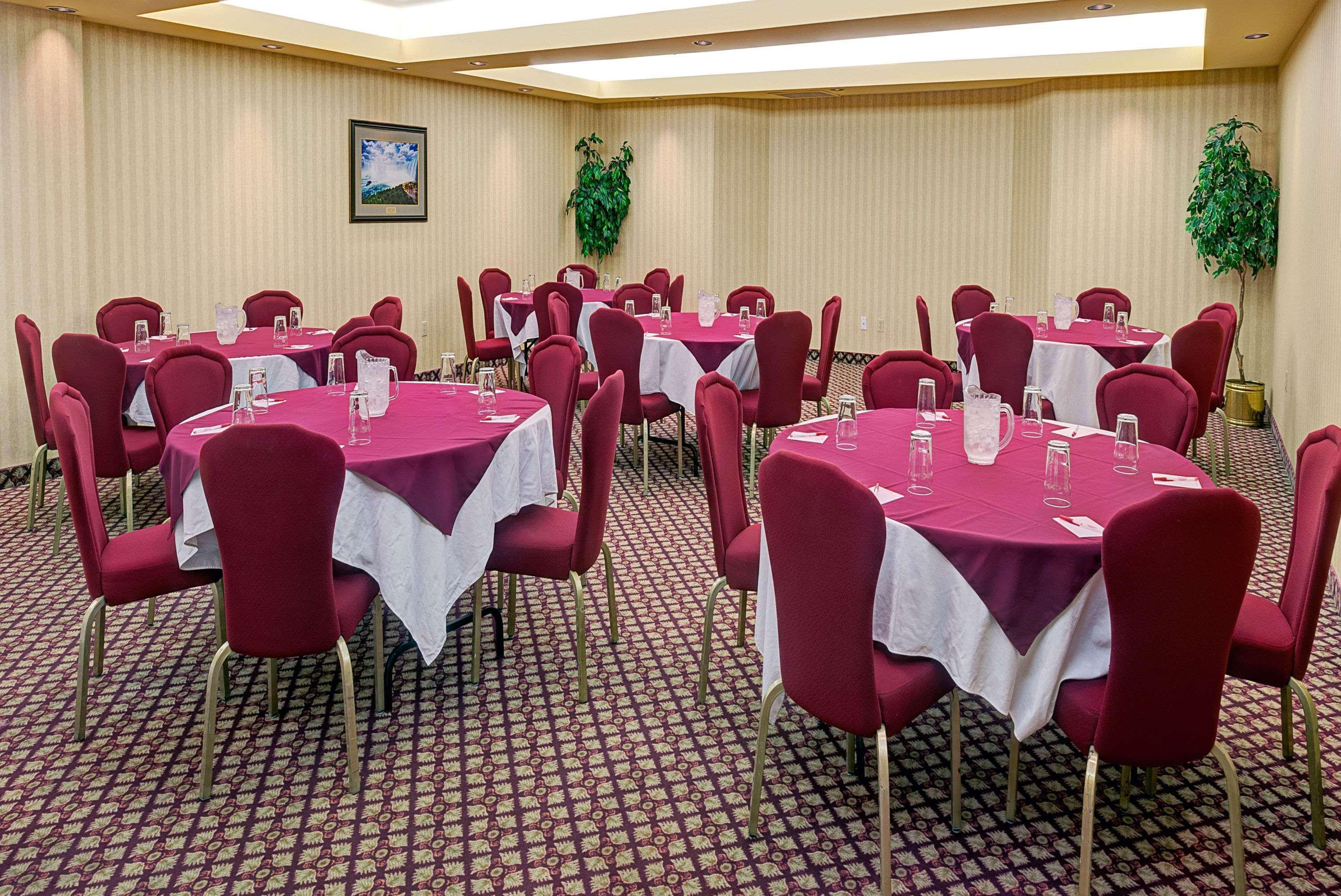 Ramada By Wyndham Niagara Falls/Fallsview Dış mekan fotoğraf
