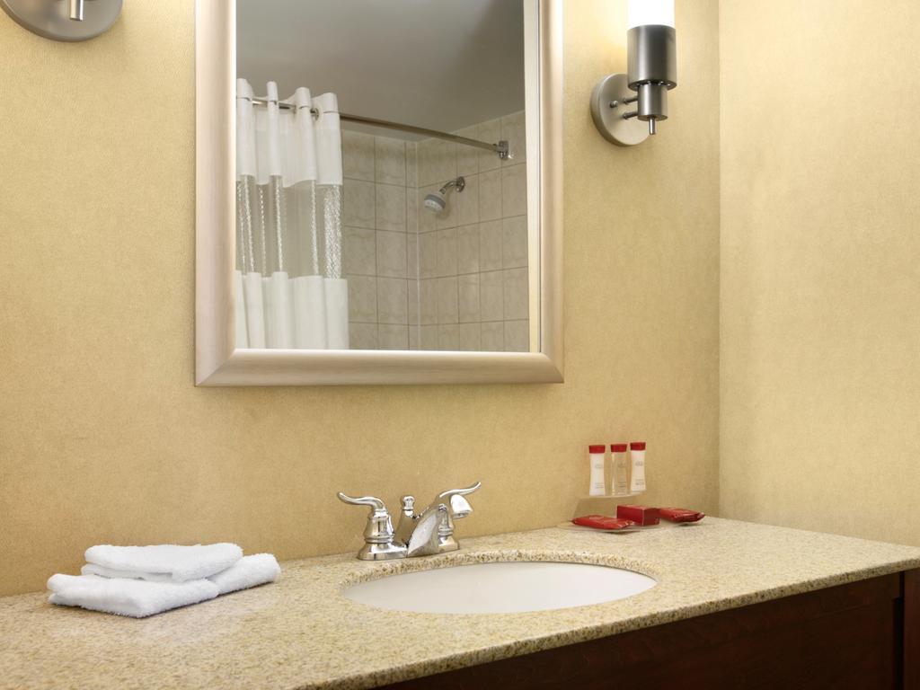 Ramada By Wyndham Niagara Falls/Fallsview Oda fotoğraf