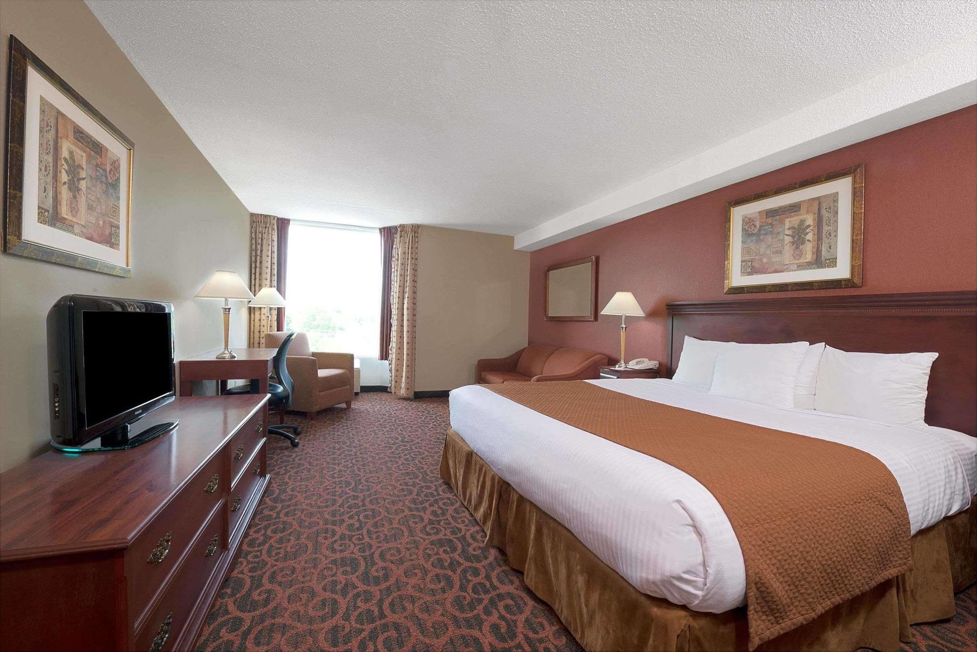 Ramada By Wyndham Niagara Falls/Fallsview Dış mekan fotoğraf