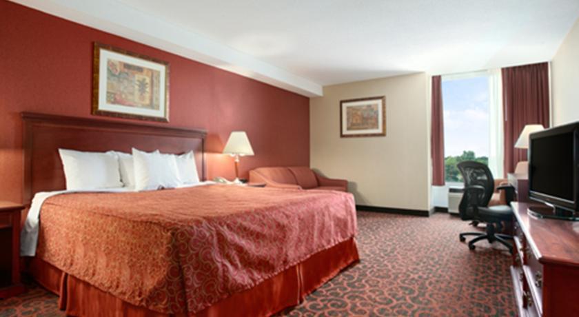 Ramada By Wyndham Niagara Falls/Fallsview Oda fotoğraf